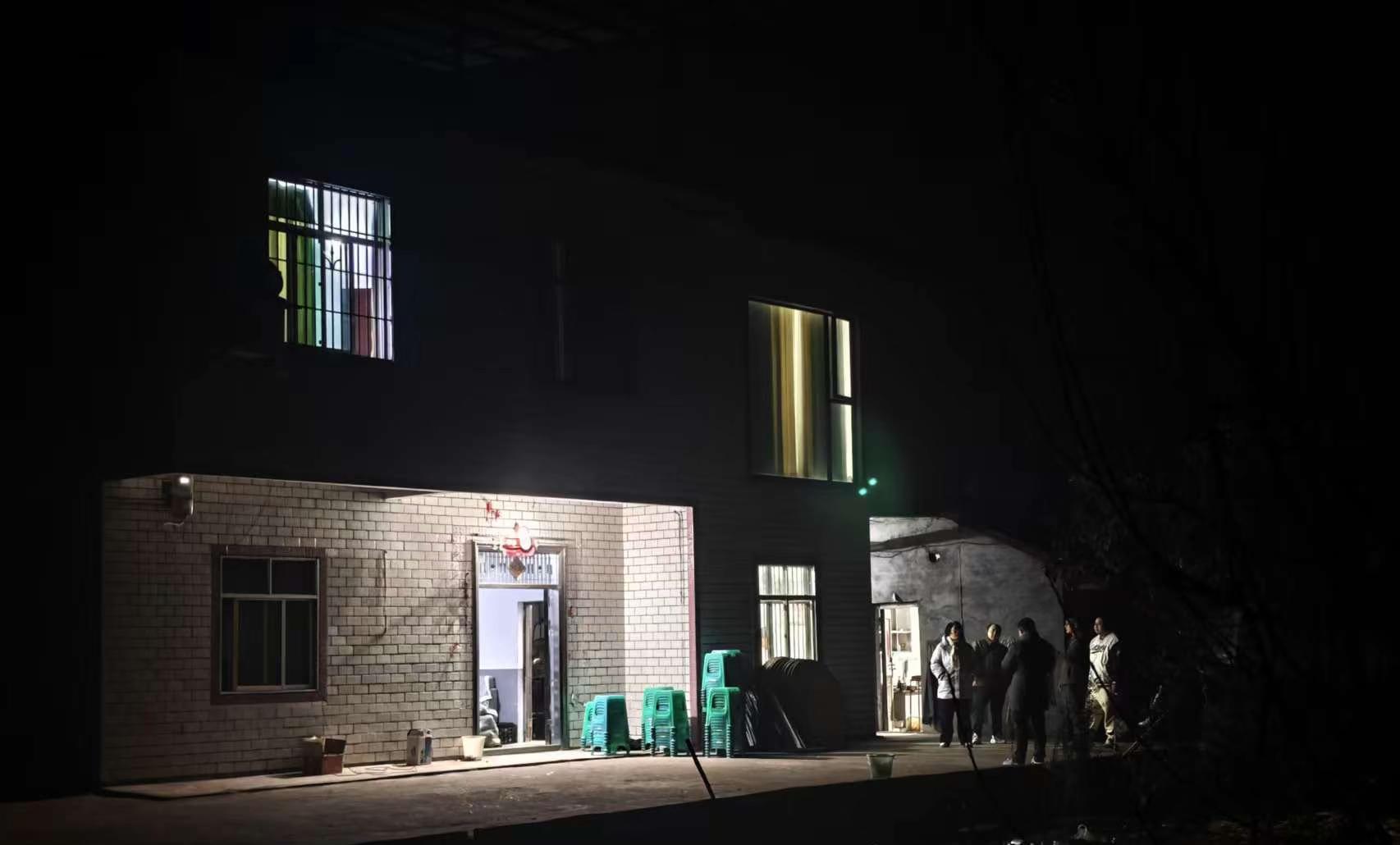 央视车被堵外面，人民日报下场，白衬衫守护，呆呆成为历史第一人