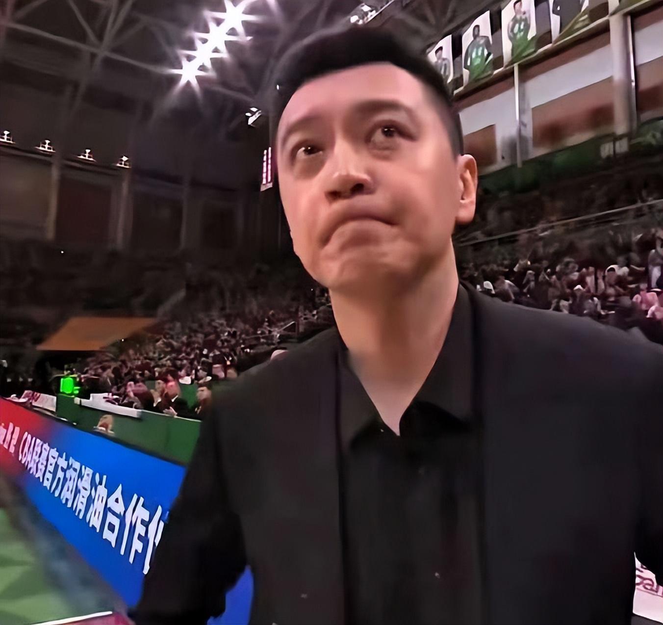 kaiyun-有谁注意到,昨晚比赛中,杨鸣的表情举动,都在发出无声的抗议啊