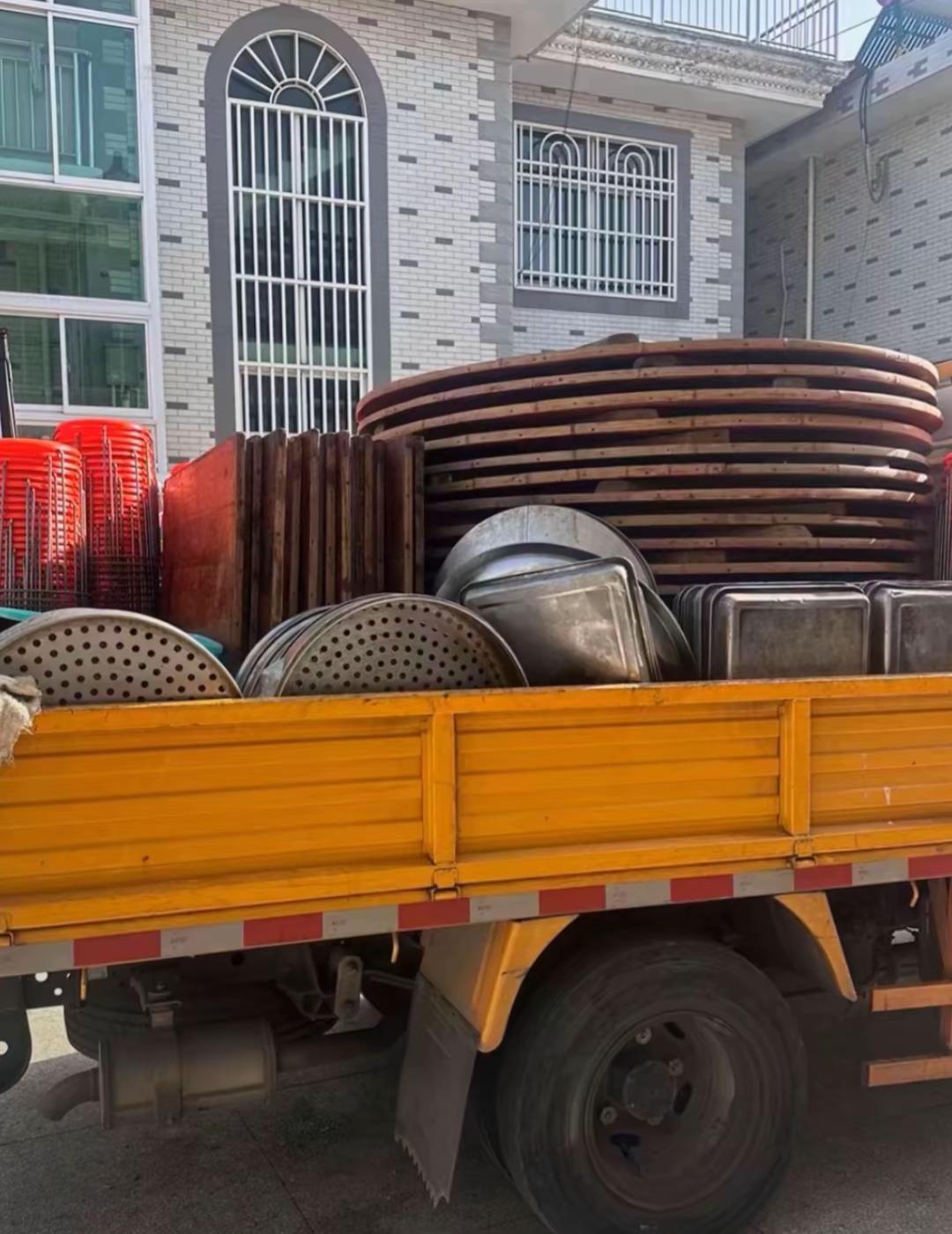 央视车被堵外面，人民日报下场，白衬衫守护，呆呆成为历史第一人