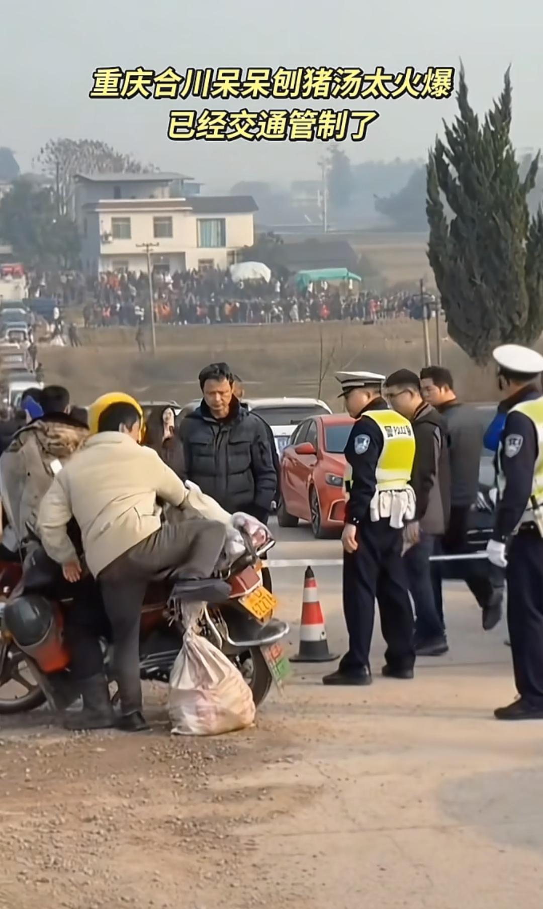 央视车被堵外面，人民日报下场，白衬衫守护，呆呆成为历史第一人