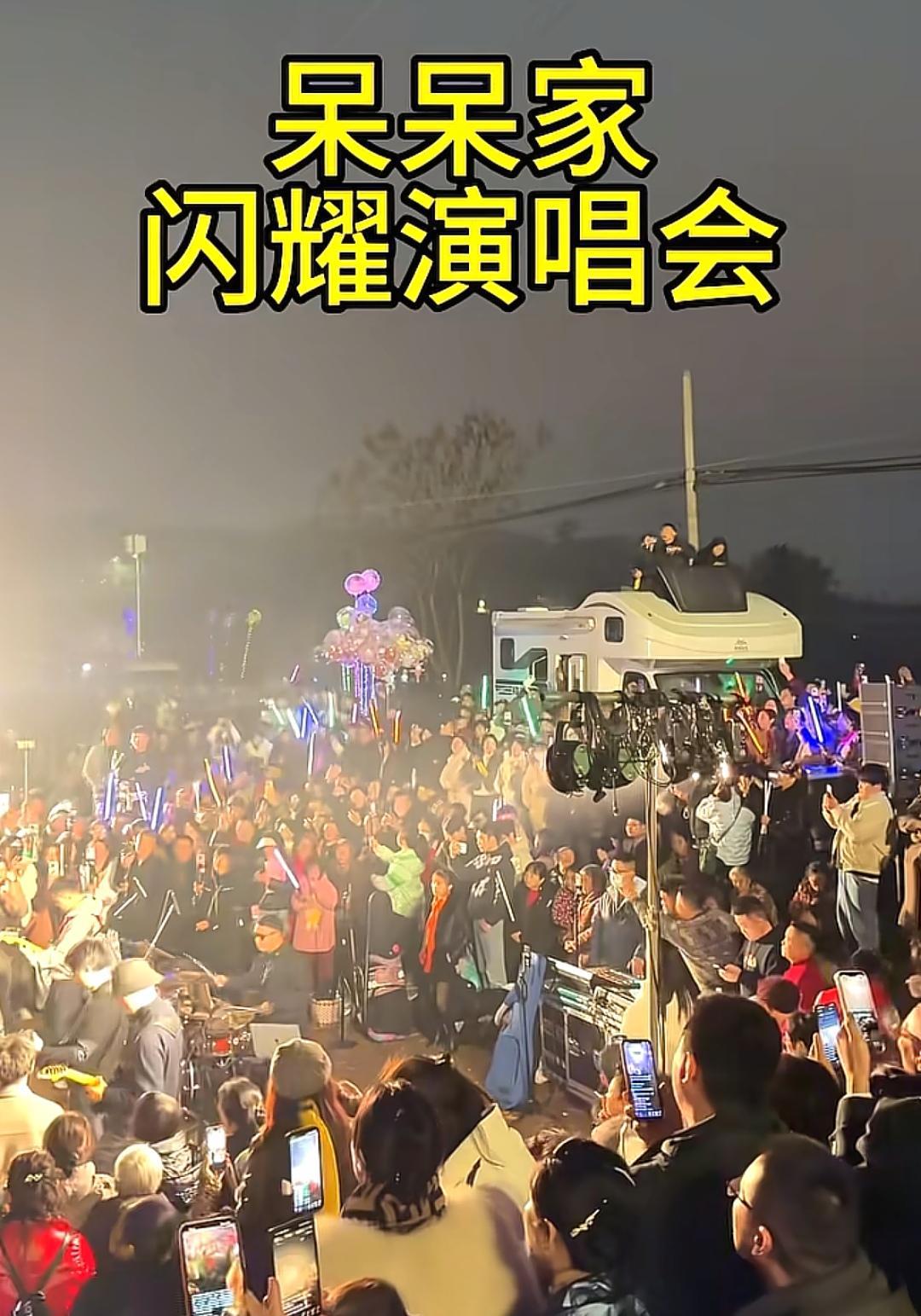 央视车被堵外面，人民日报下场，白衬衫守护，呆呆成为历史第一人