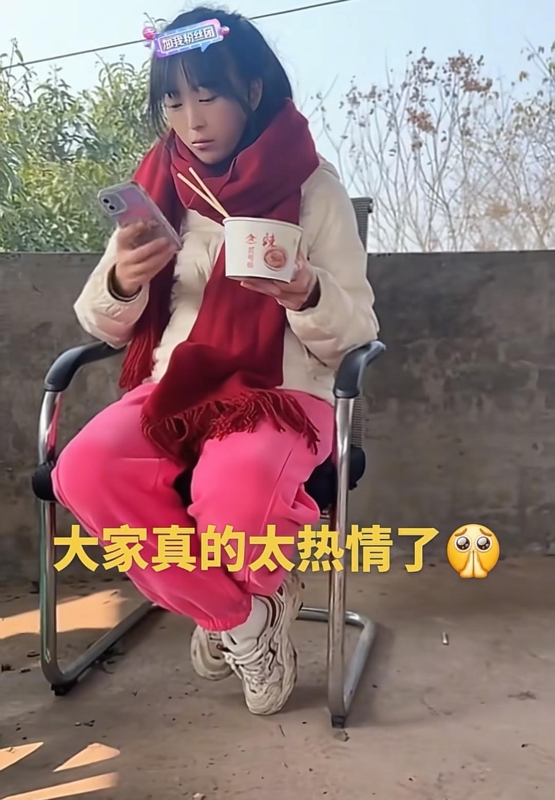 央视车被堵外面，人民日报下场，白衬衫守护，呆呆成为历史第一人